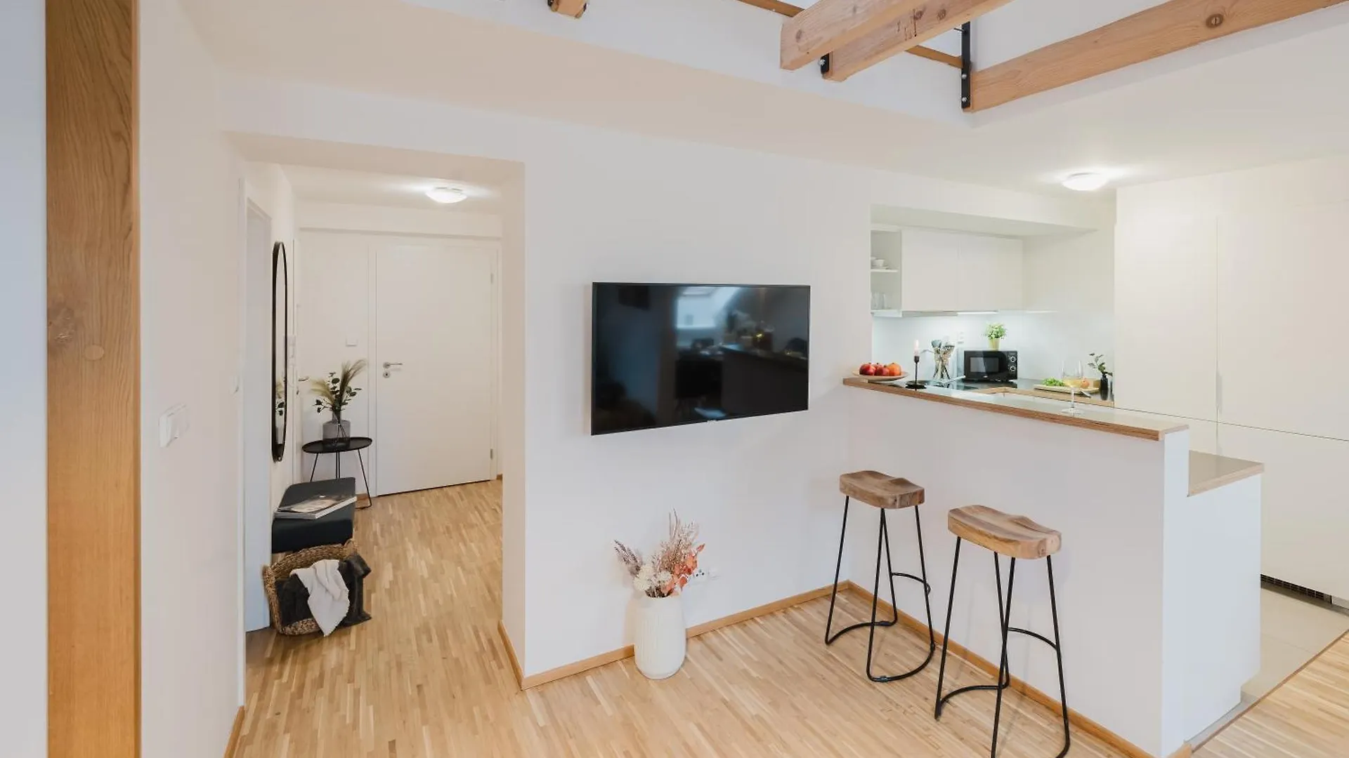 Prague Days - Attic Loft - Work Space - Private Parking Appartamento