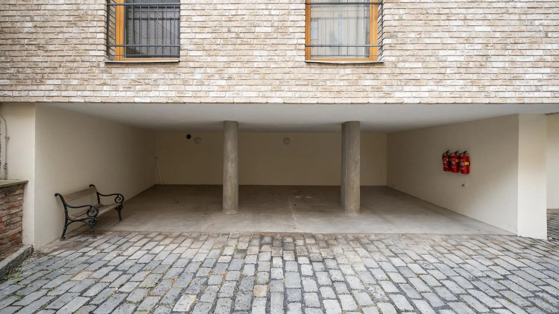 Prague Days - Attic Loft - Work Space - Private Parking 0*,