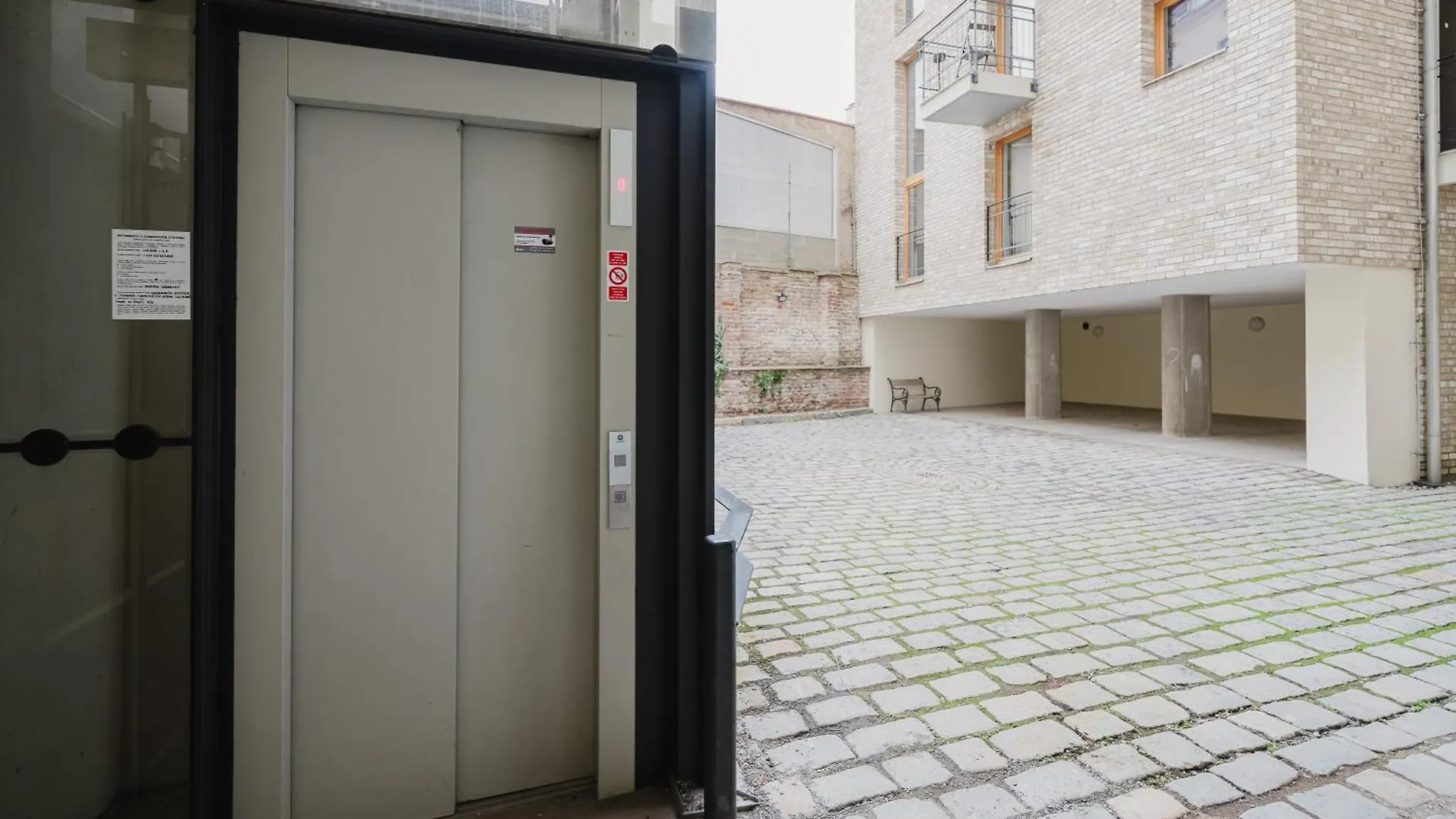 Prague Days - Attic Loft - Work Space - Private Parking Csehország
